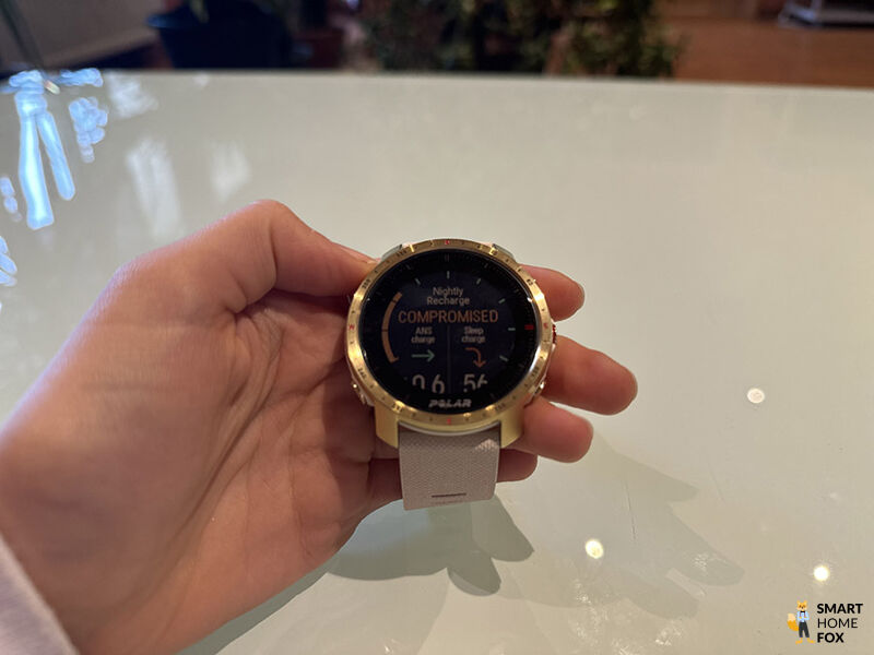 Man sieht die Schlafanalayse auf der Polar Grit X Pro.